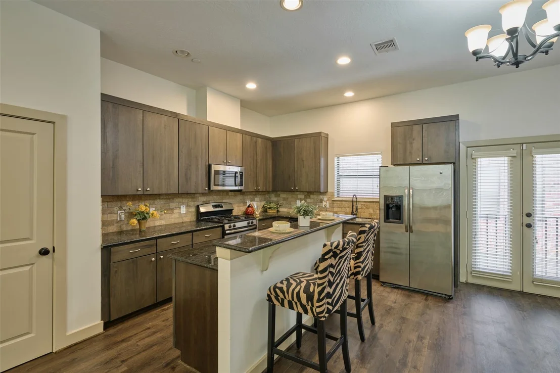 Photo of Unit E at 2422 Navigation Boulevard