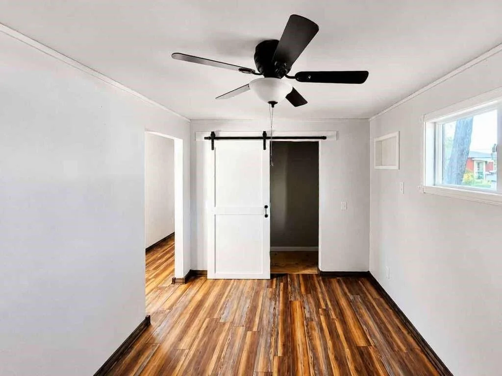Photo of 108 W 9th Street