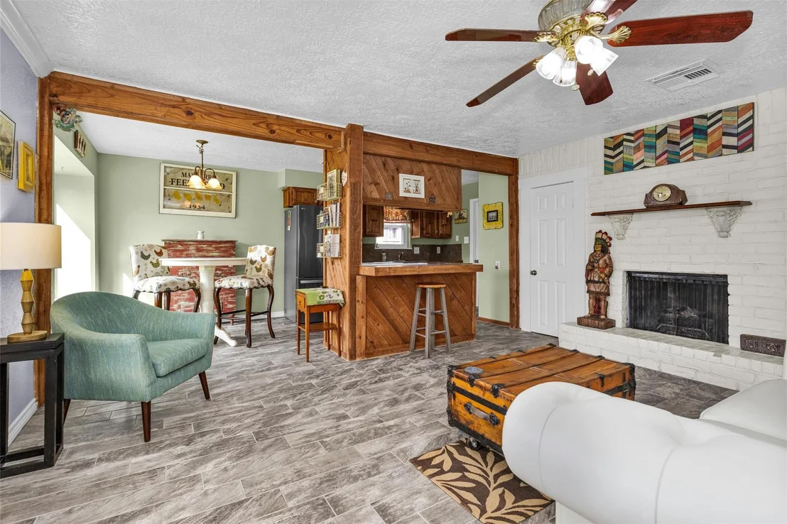 Photo of 8422 Oakhaven Road