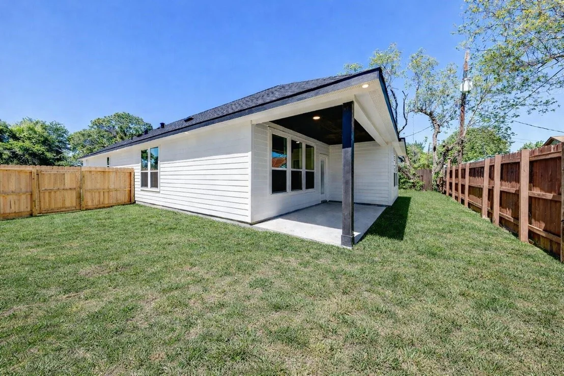 Photo of 1118 N Shepherd Drive