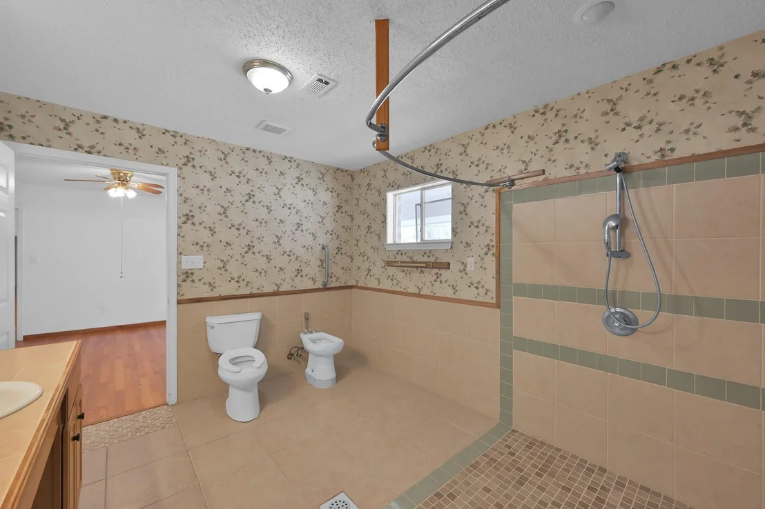 Photo of 121 Magnolia Boulevard