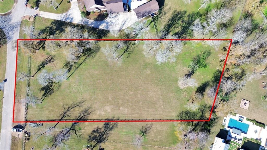 Photo of 5010 Woodside Lane
