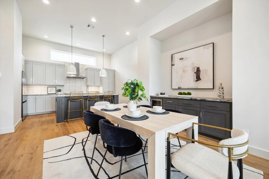 Photo of 2121 Emancipation Avenue