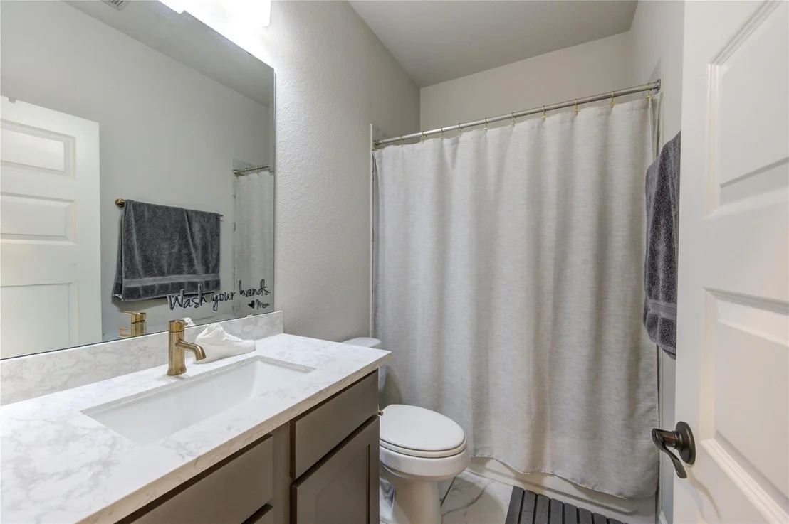 Photo of 1815 Longcroft Lane