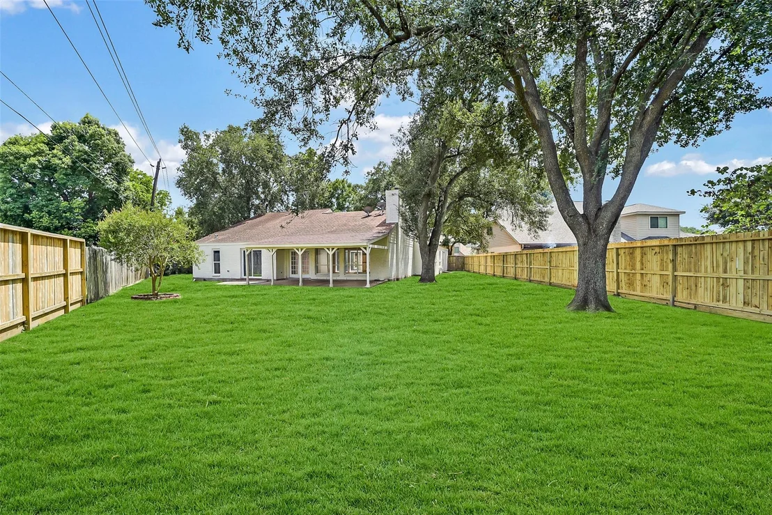 Photo of 2303 Willow Lake Drive