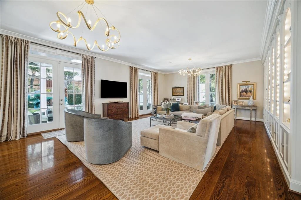 Photo of 2411 River Oaks Boulevard