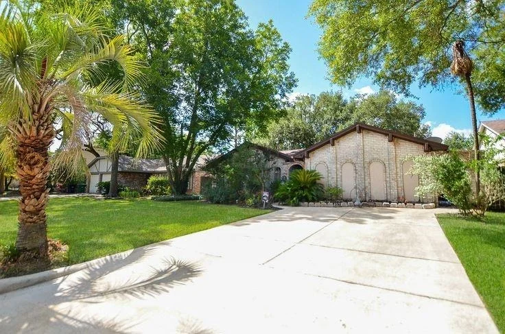Photo of 9719 Lawngate Drive
