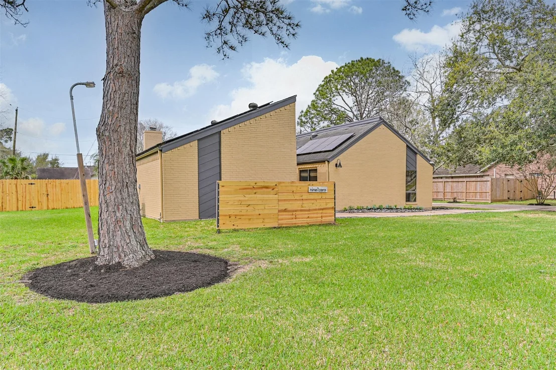 Photo of 910 Evergreen Drive