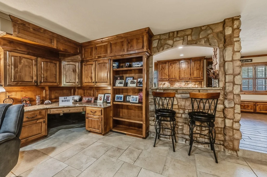Photo of 1100 Broadmoor Drive