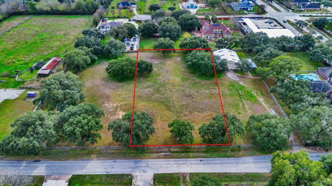 Photo of 17701 Queenslake