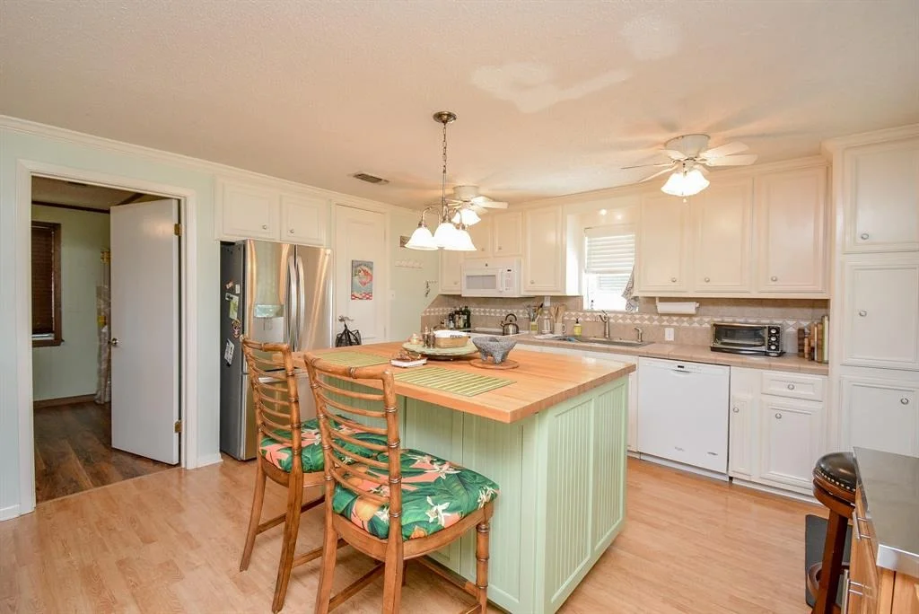 Photo of 2365 W Bayshore Drive
