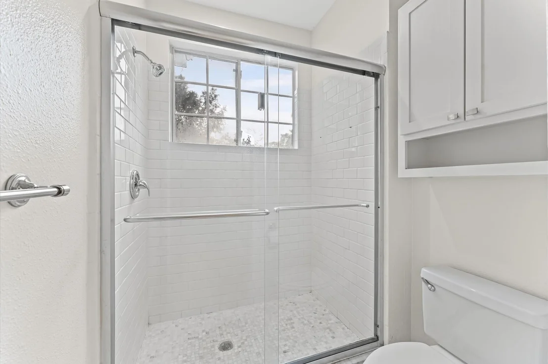 Photo of 50 Lakeridge Drive