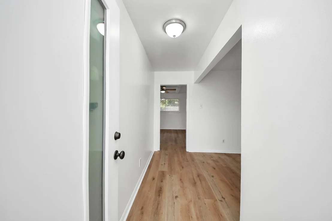 Photo of 1102 Helms Road