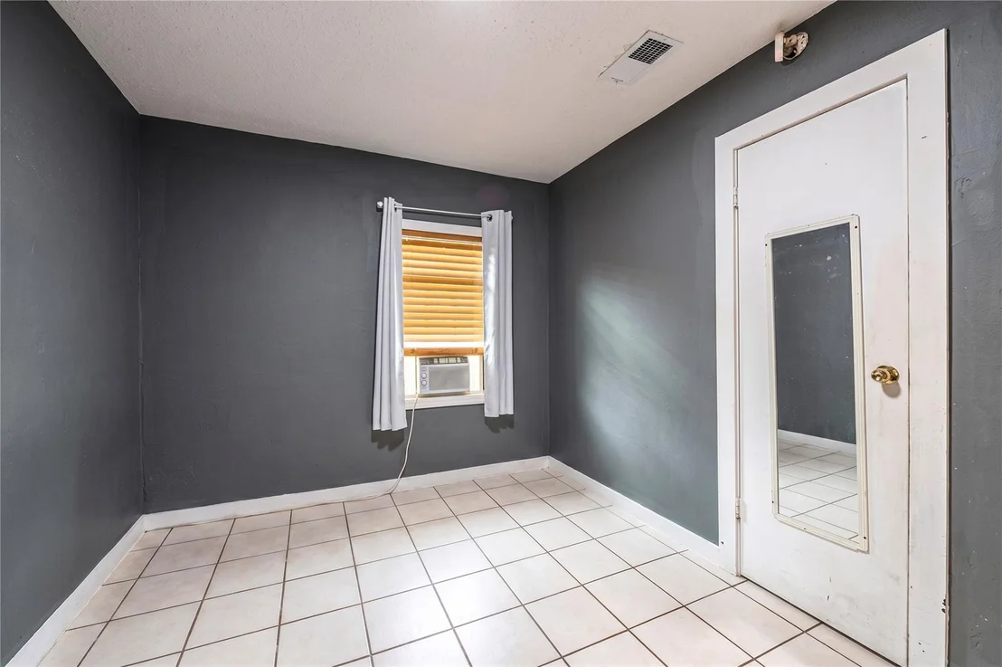 Photo of 4937 Bataan Road