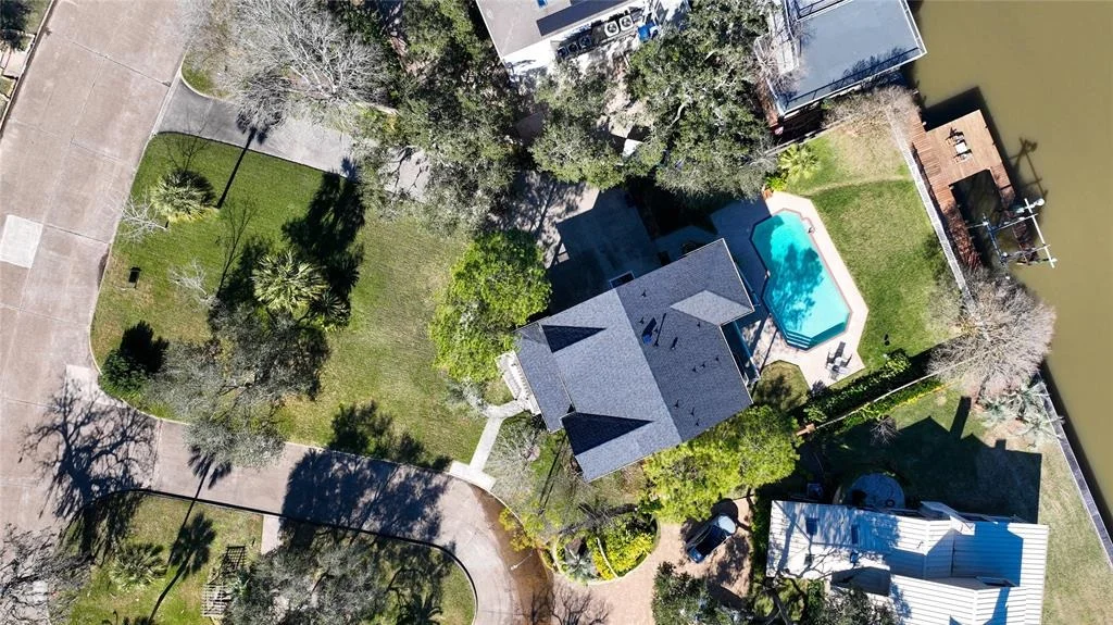 Photo of 18607 Upper Bay Road Road