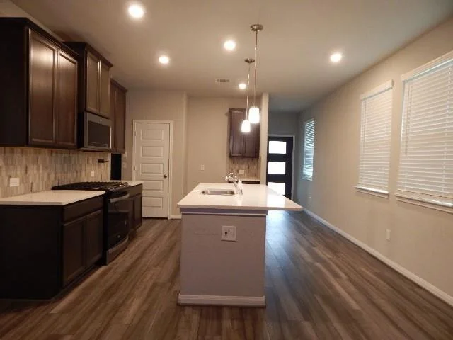Photo of 7103 Silverleaf Oak Street