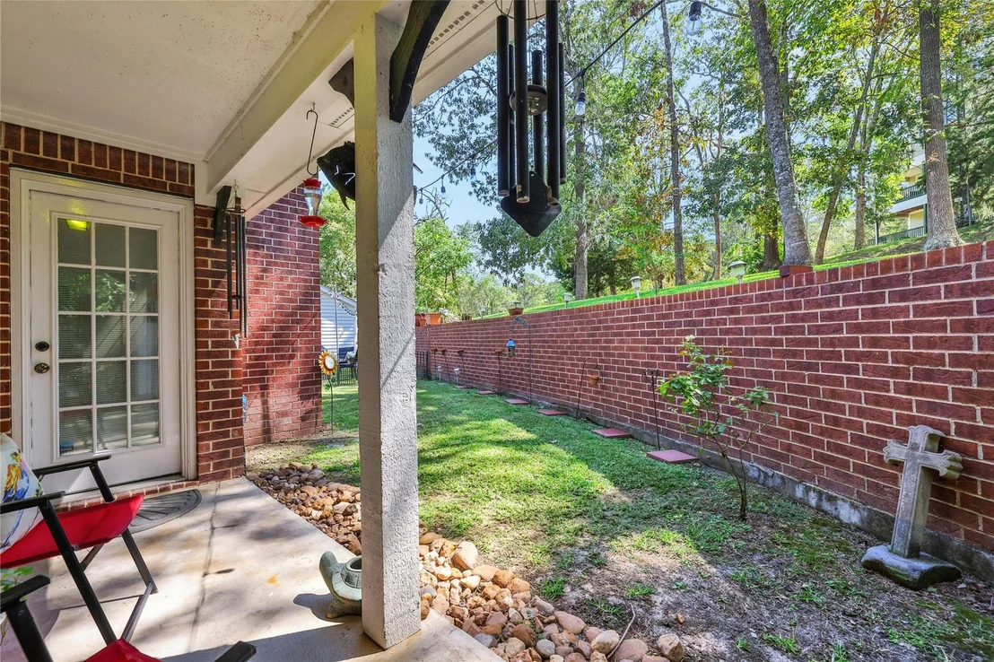 Photo of 220 Lake Oaks Boulevard