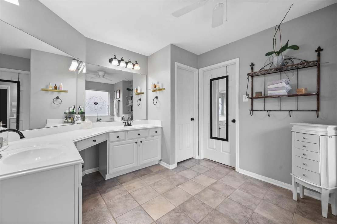 Photo of 723 Far Pines Drive