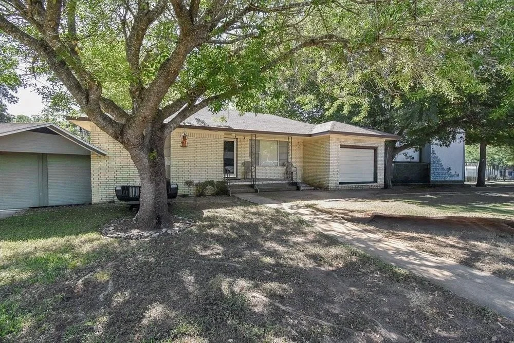 Photo of 400 Sandra Drive