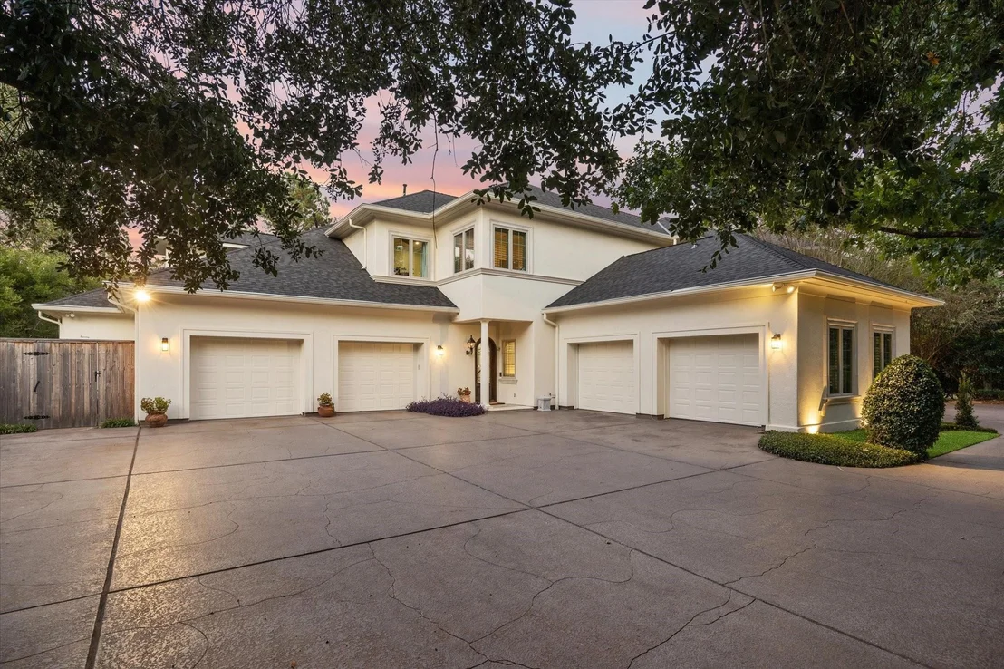 Photo of 47 N Regent Oak