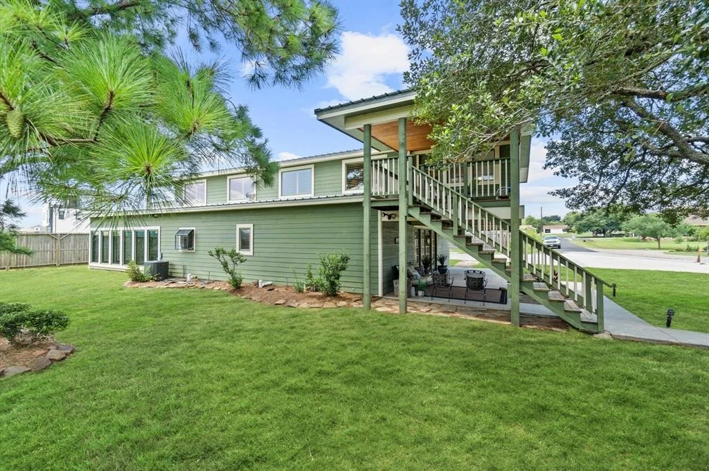 Photo of 11008 Hillside Drive
