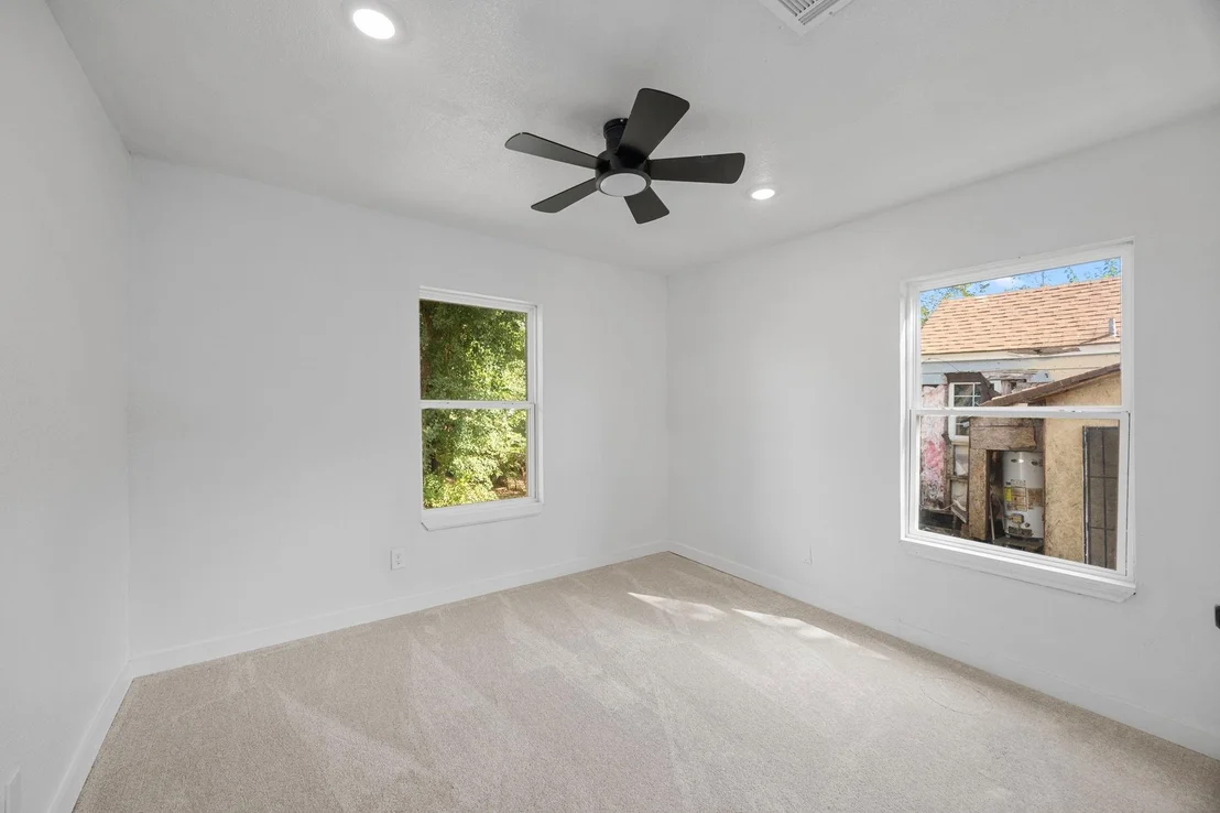 Photo of 905 Elm Avenue