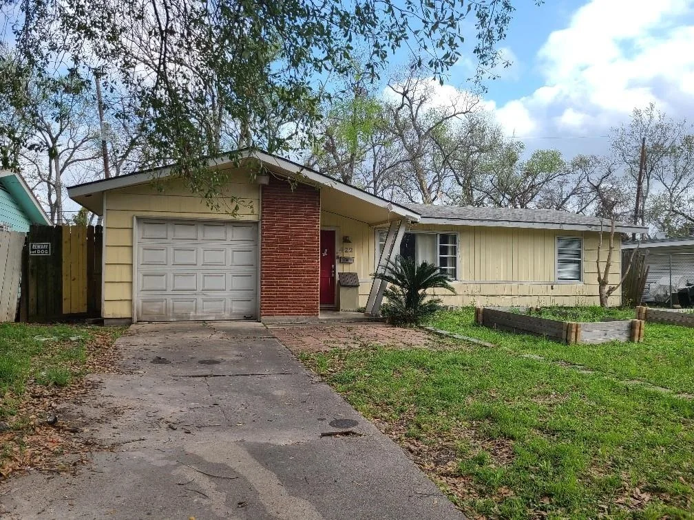 Photo of 422 Surratt Drive