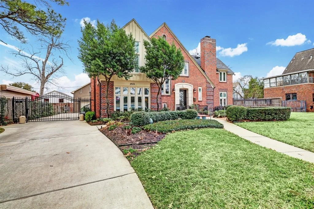 Photo of 2535 N Macgregor Way