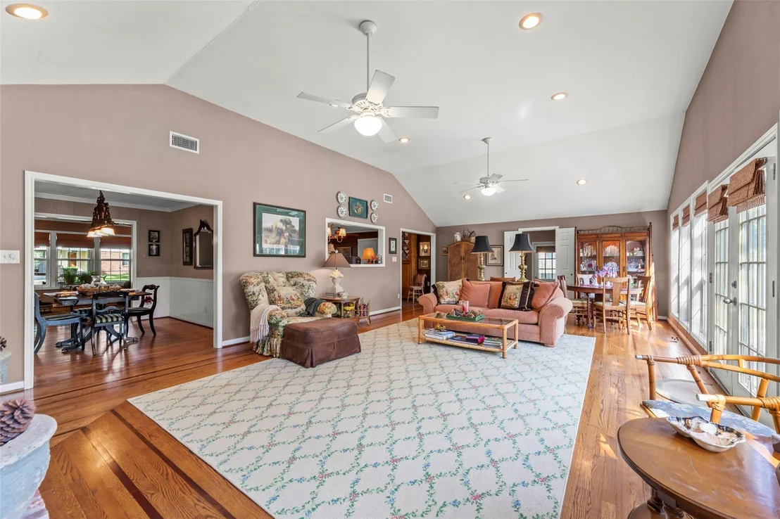 Photo of 815 Merry Lane