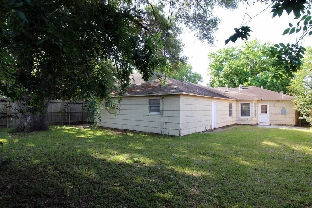 Photo of 4504 Maple Street