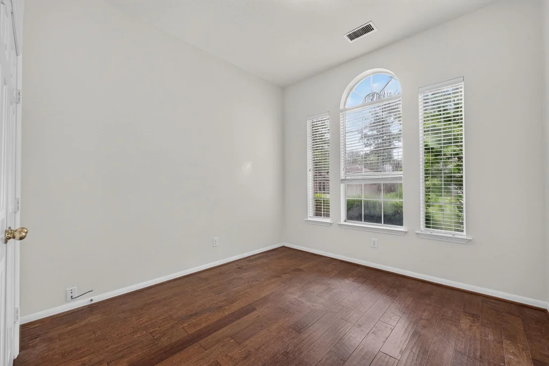 Photo of 186 N Millport Circle