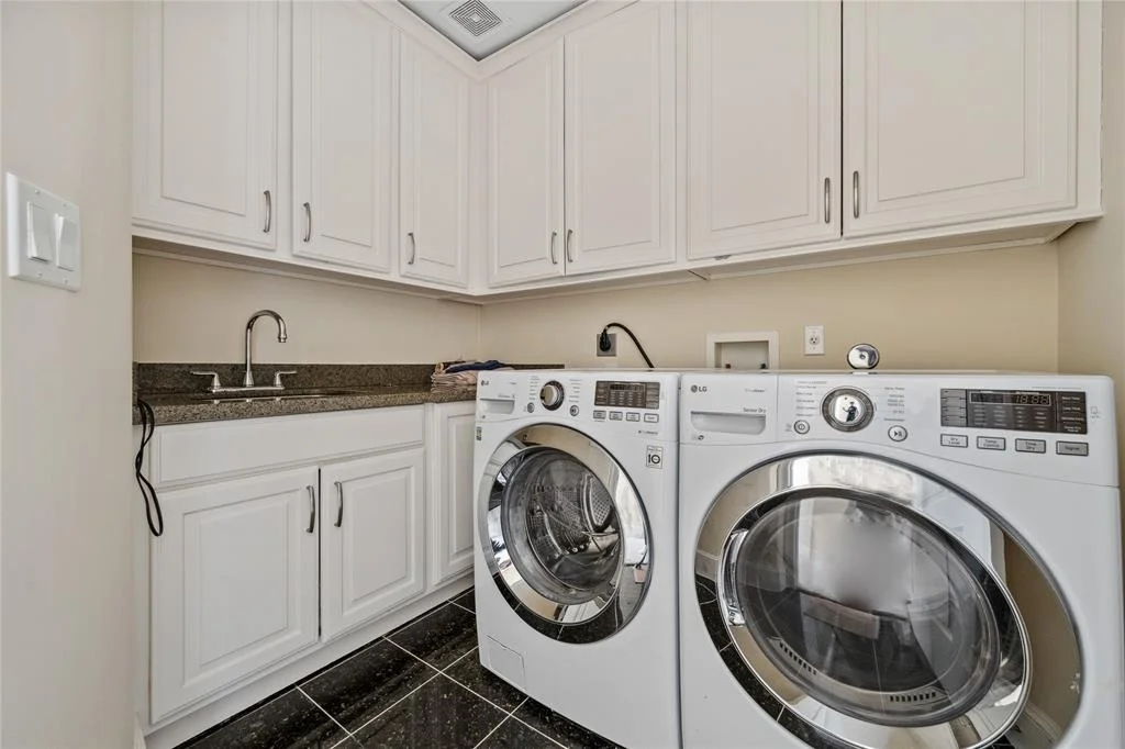 Photo of Unit E at 1700 Sunset Boulevard
