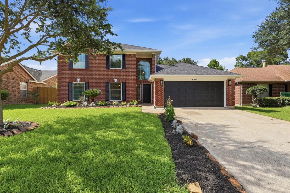 Photo of 4823 Meadowglen Drive