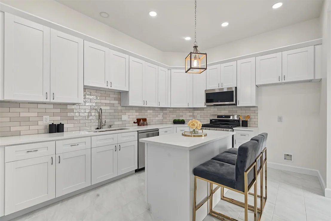 Photo of 8153 Crestview Drive