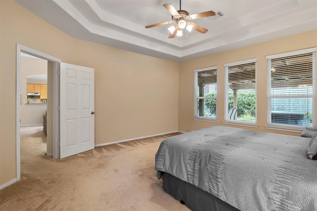 Photo of 122 S Evangeline Oaks Circle