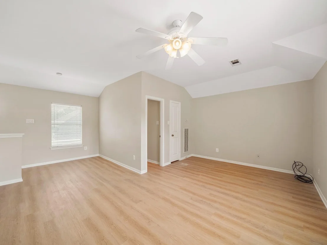 Photo of 3907 Garnet Falls