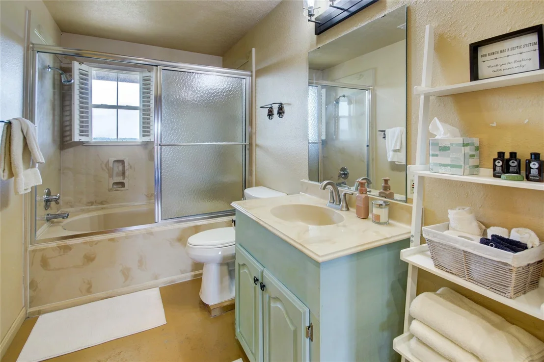 Photo of 5829 County Road 18
