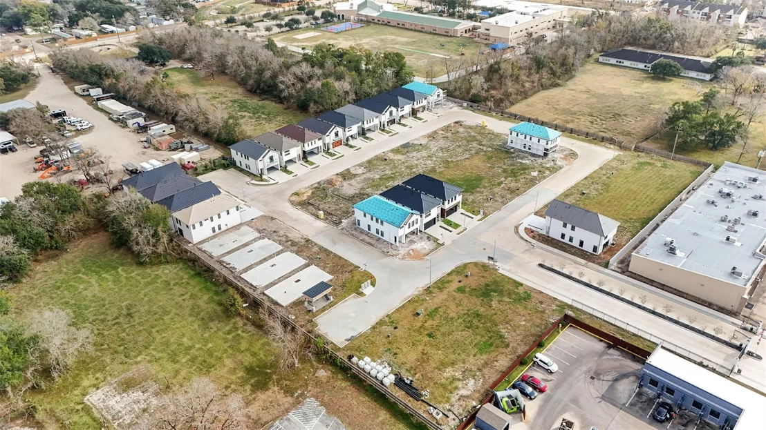 Photo of 619 Rolling Oaks