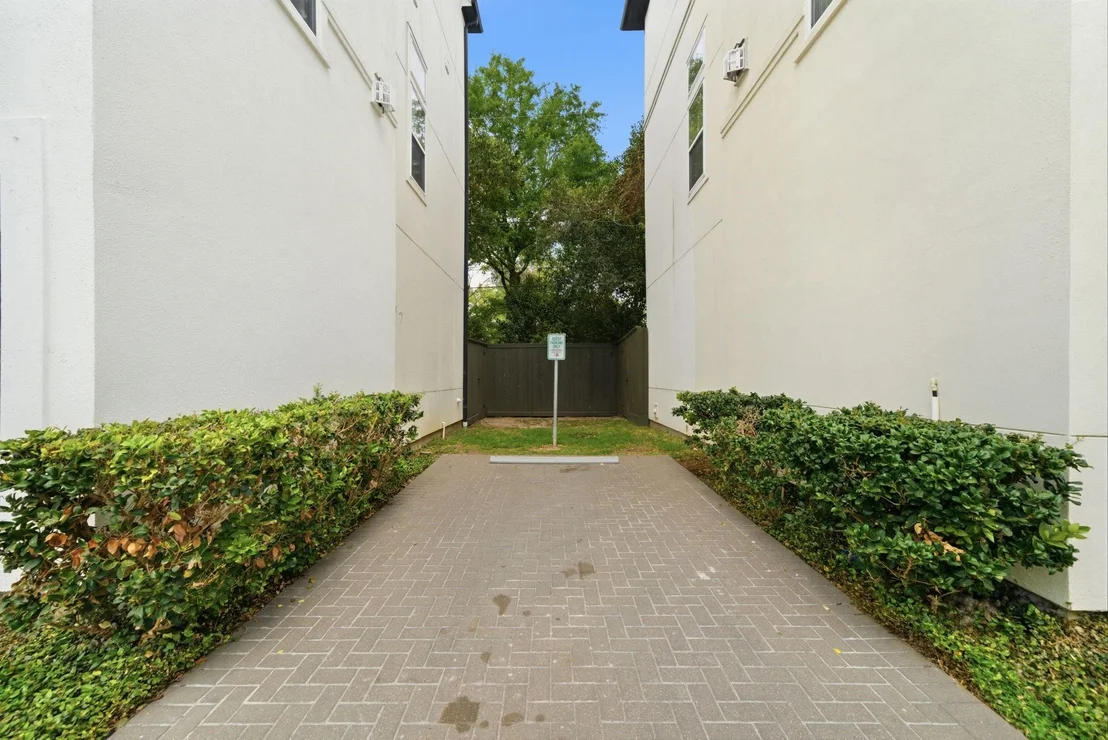 Photo of 8926 Lakeshore Bend Drive