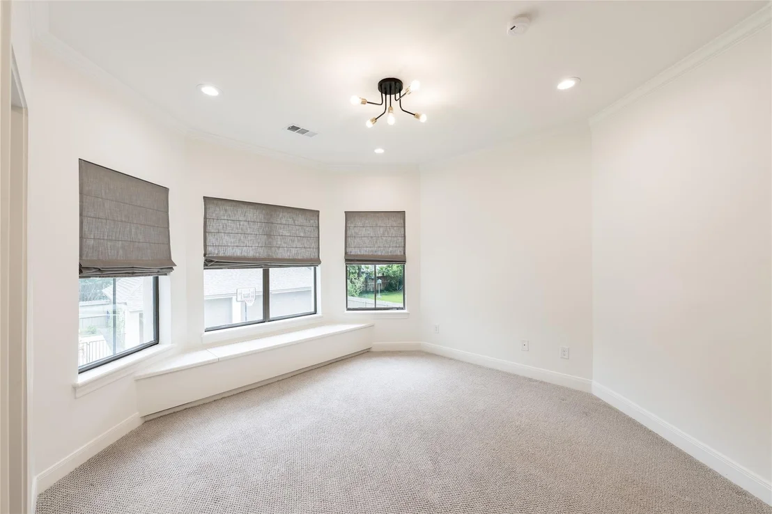 Photo of 25 Woodsborough Circle