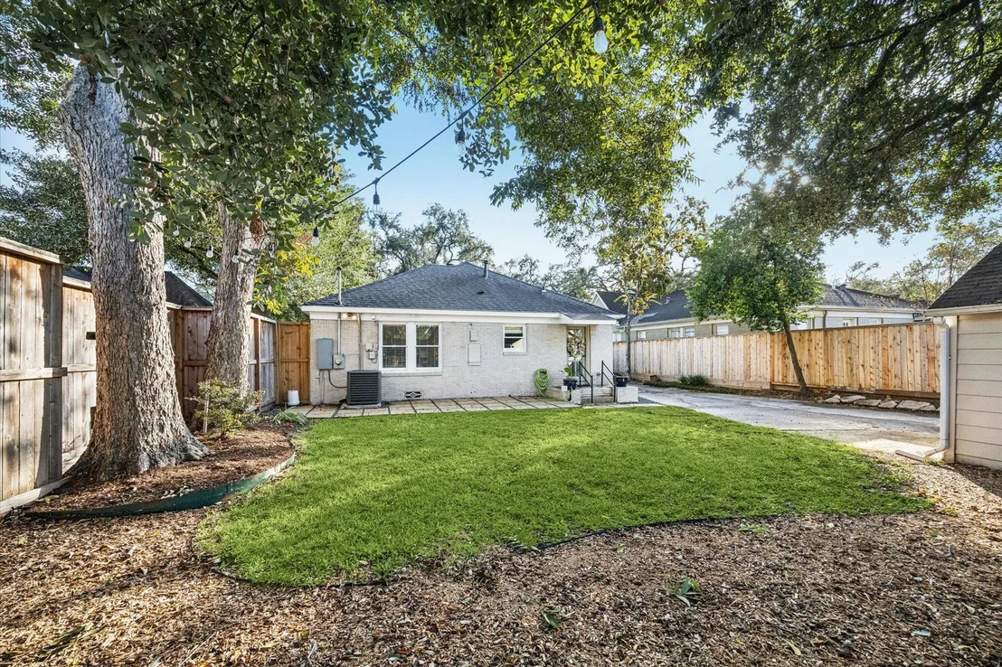 Photo of 1402 Vassar Street