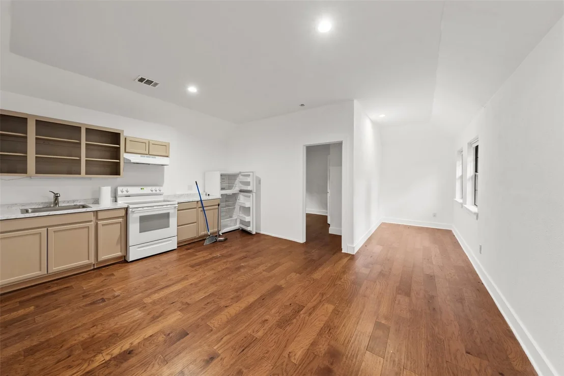 Photo of 2319 Creekleaf Road