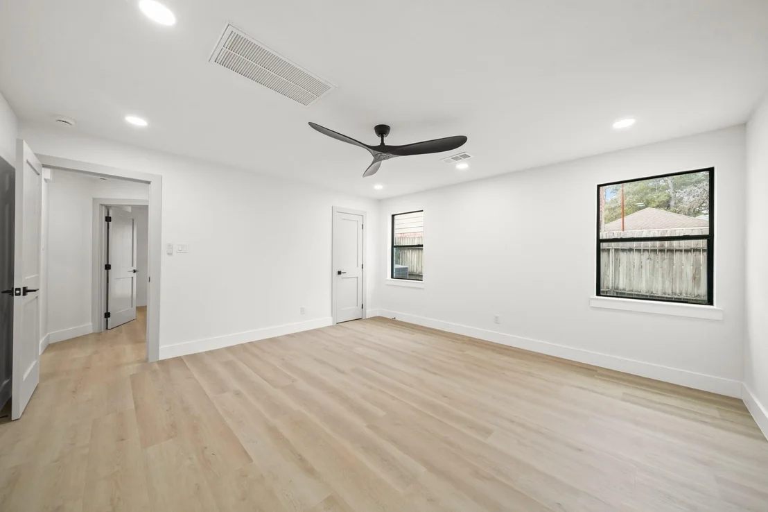Photo of 6102 Knollview Drive
