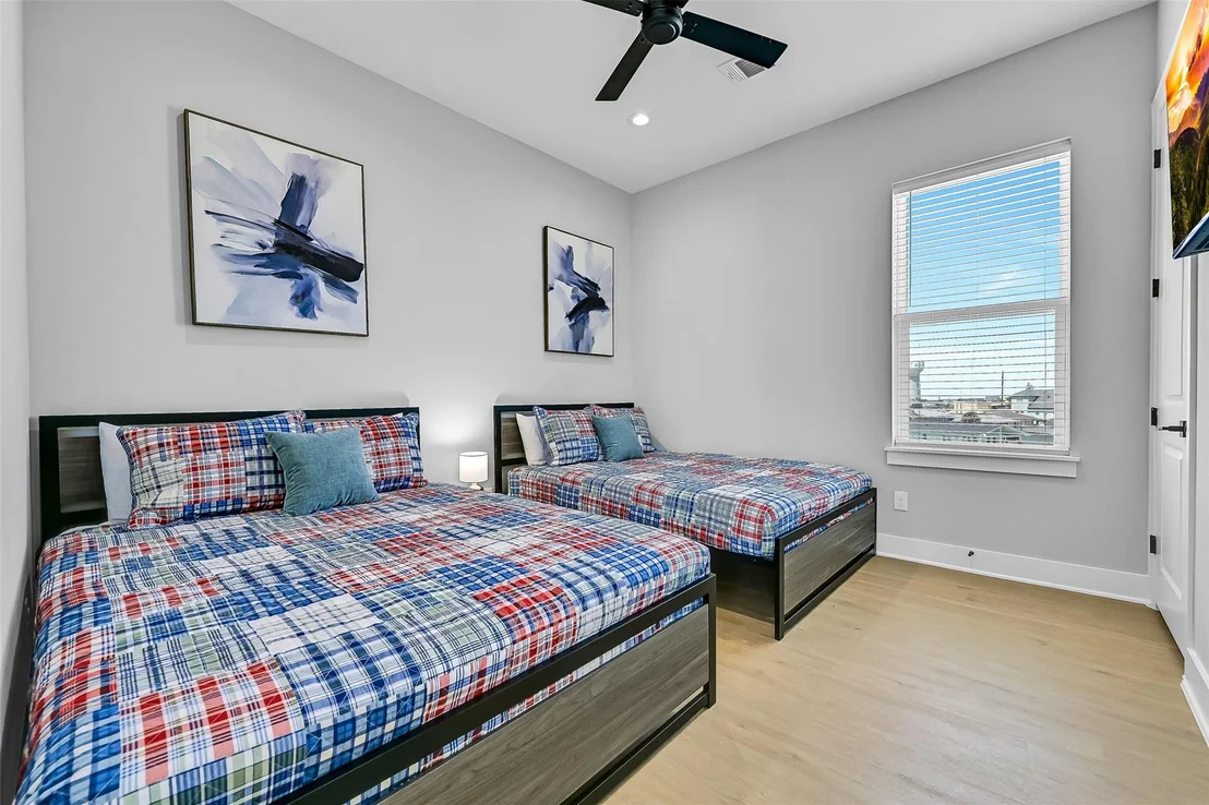 Photo of 16728 West Beach Road