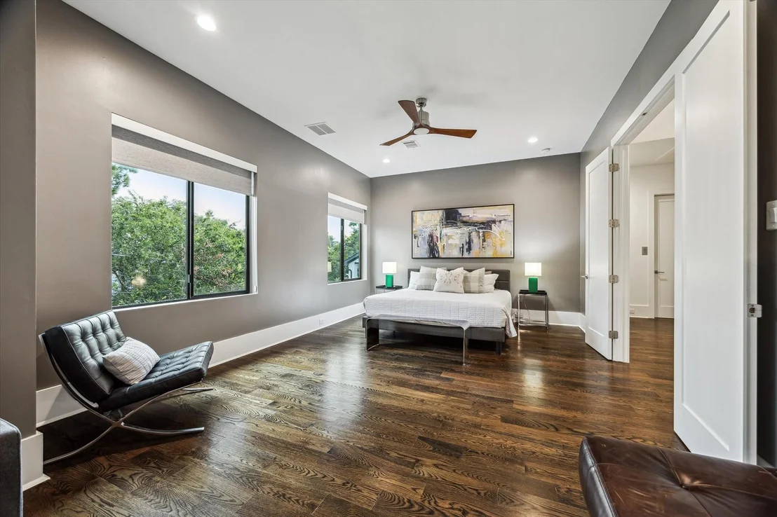 Photo of 1010 Waltway Drive