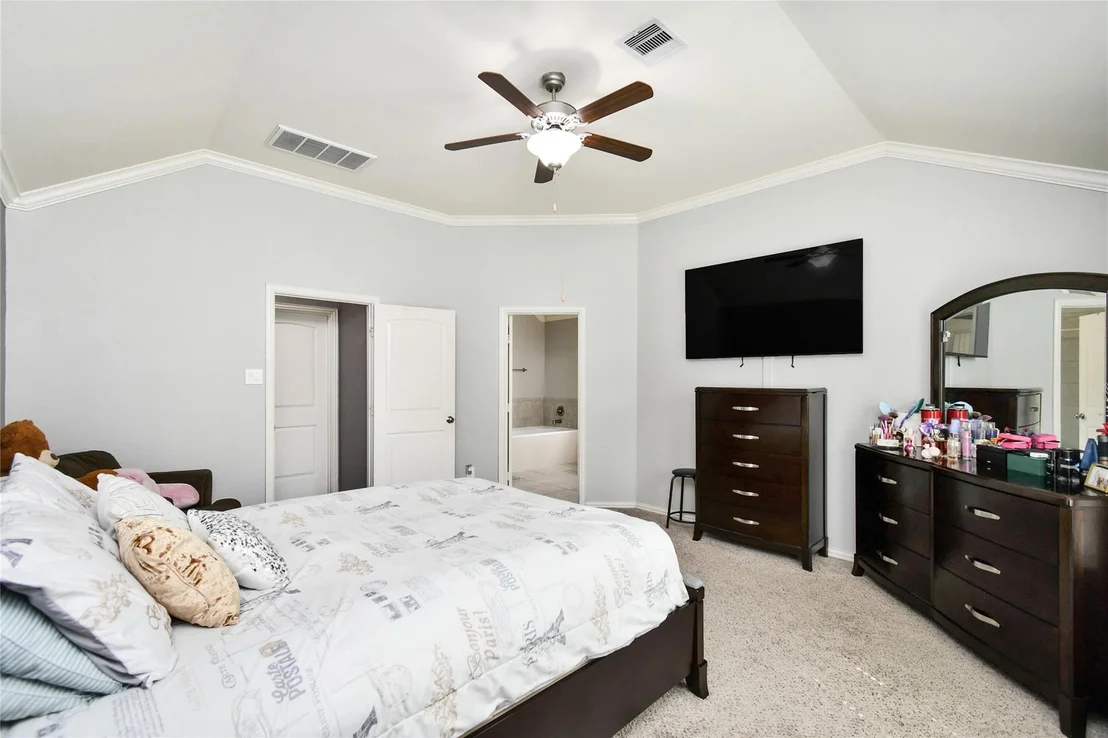 Photo of 652 Maple Point Drive E