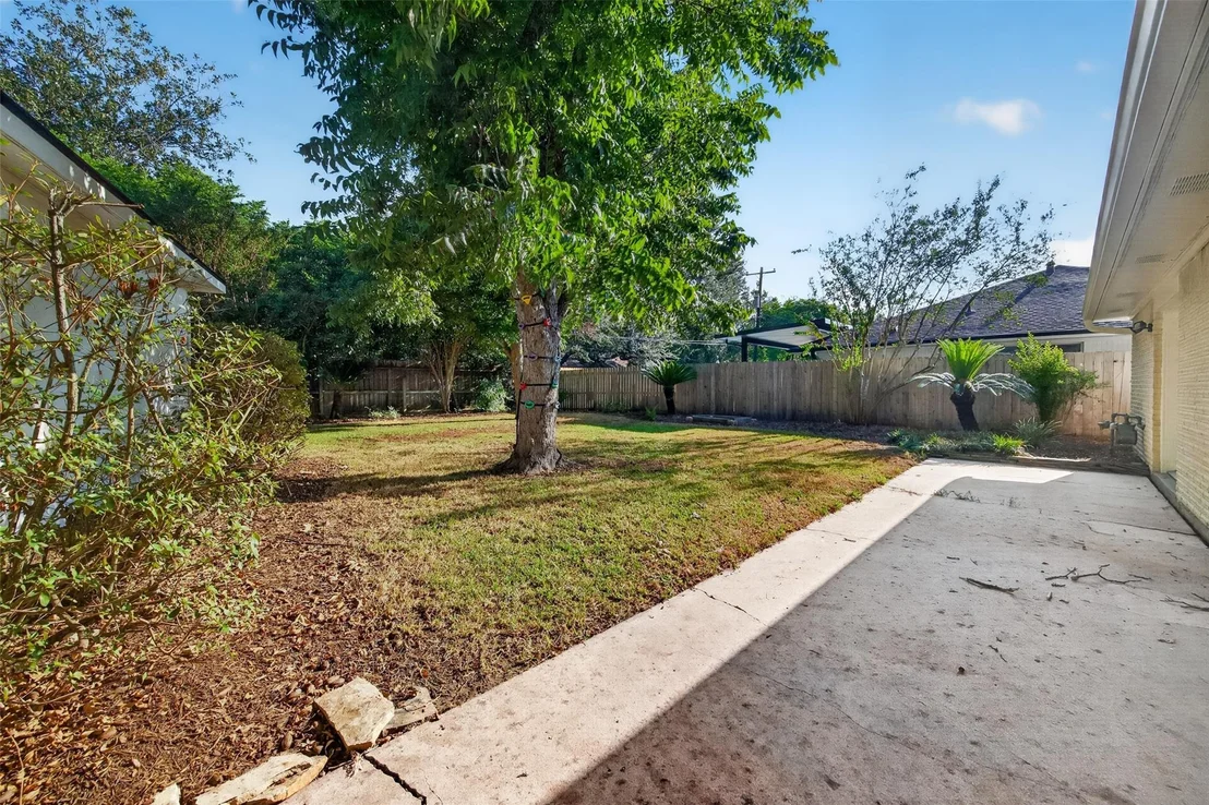 Photo of 5938 Claridge Drive