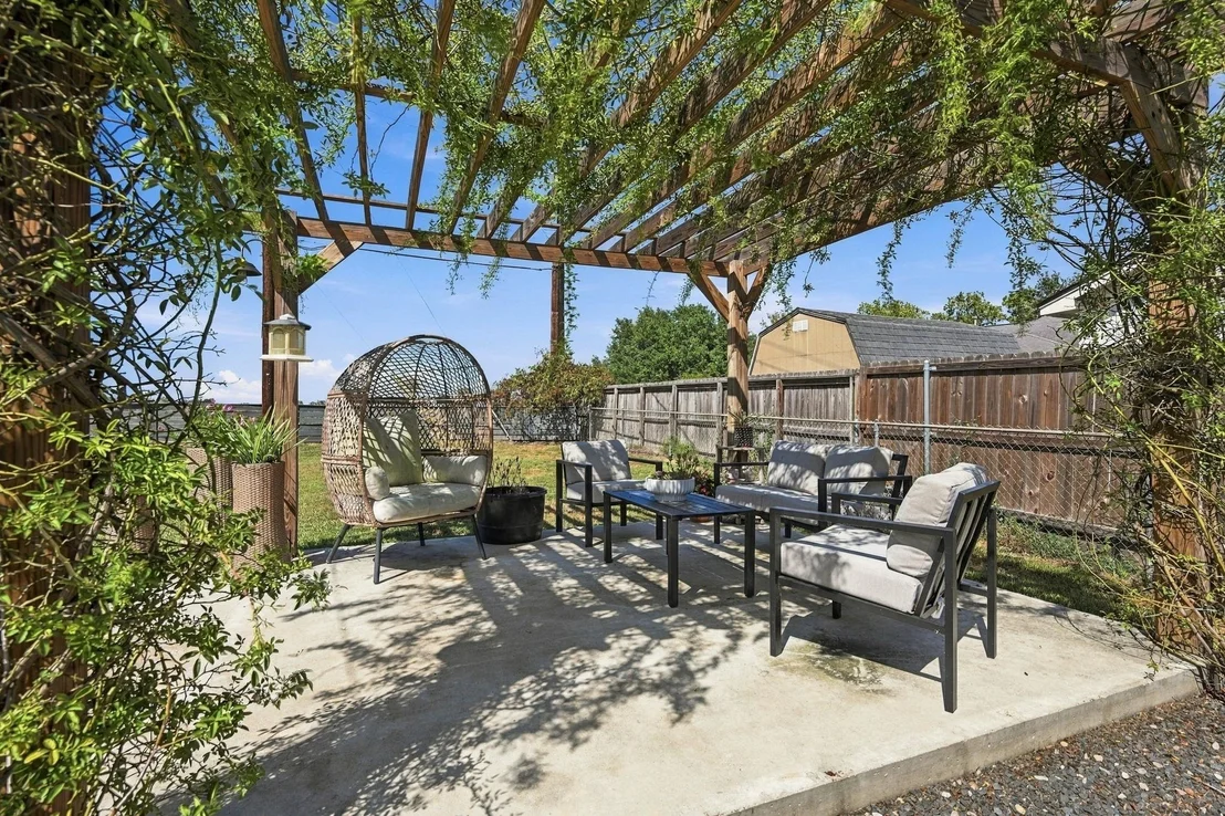 Photo of 100 N Oak Drive
