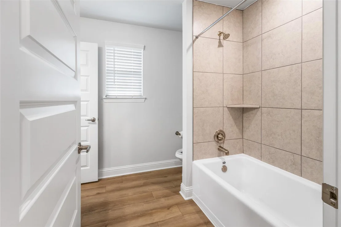 Photo of 4320 Leslie's Way