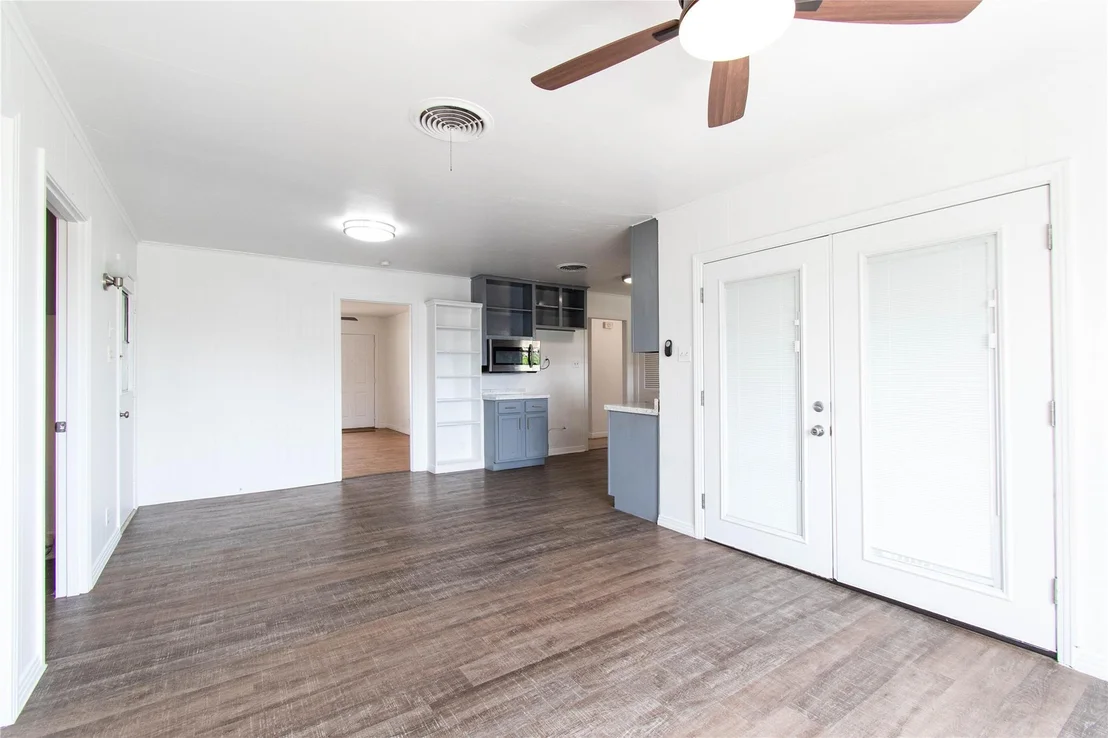 Photo of 301 E Walker Avenue